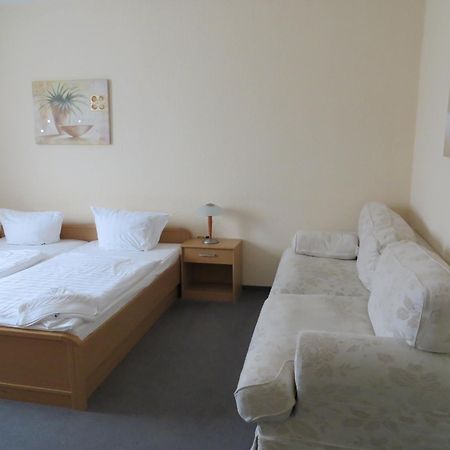 Hotel Merkur Garni Sarstedt Buitenkant foto