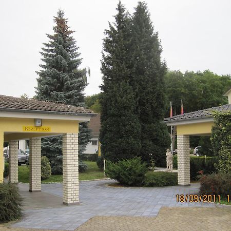 Hotel Merkur Garni Sarstedt Buitenkant foto