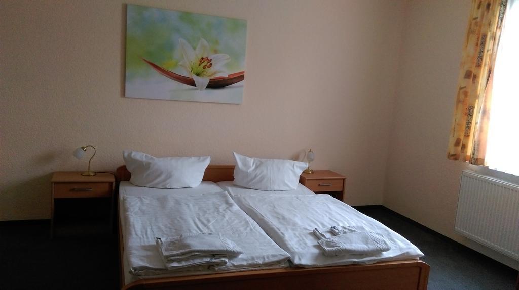 Hotel Merkur Garni Sarstedt Buitenkant foto
