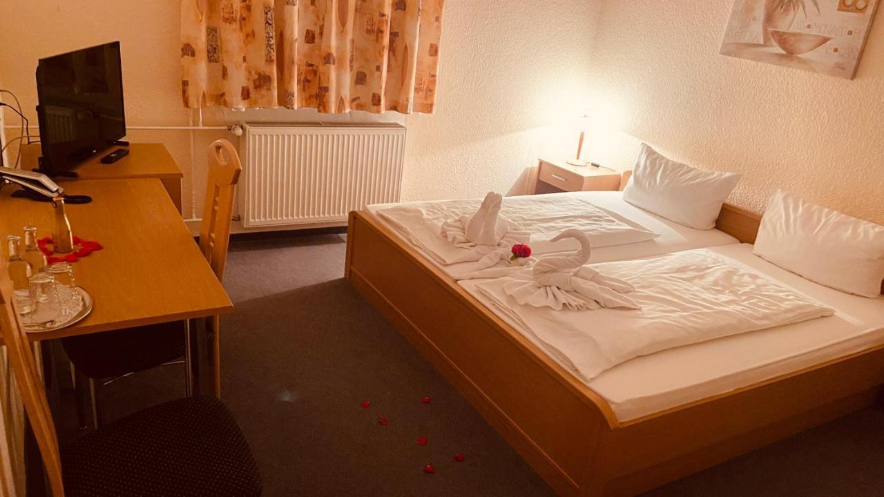 Hotel Merkur Garni Sarstedt Buitenkant foto