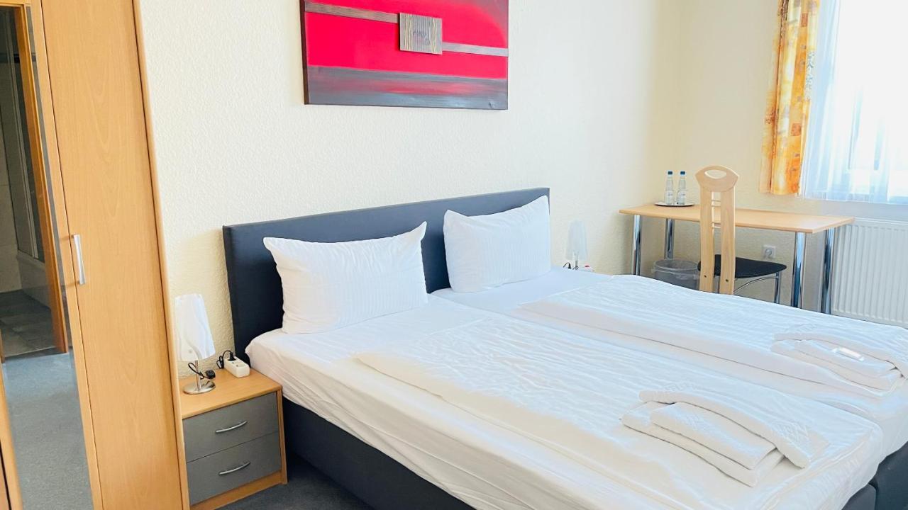 Hotel Merkur Garni Sarstedt Buitenkant foto