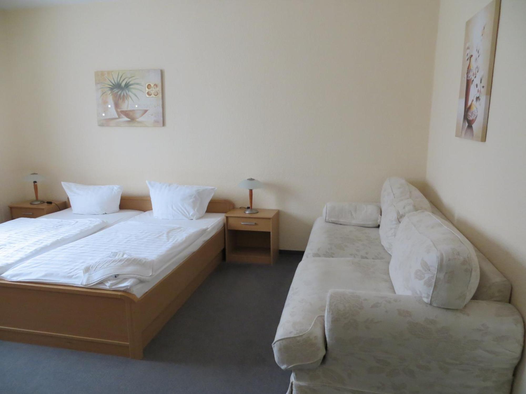 Hotel Merkur Garni Sarstedt Buitenkant foto