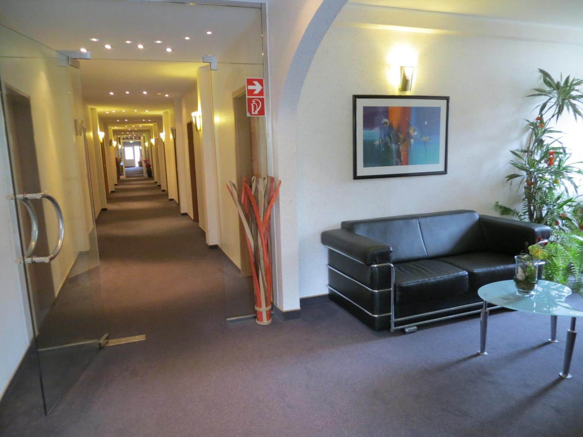 Hotel Merkur Garni Sarstedt Buitenkant foto