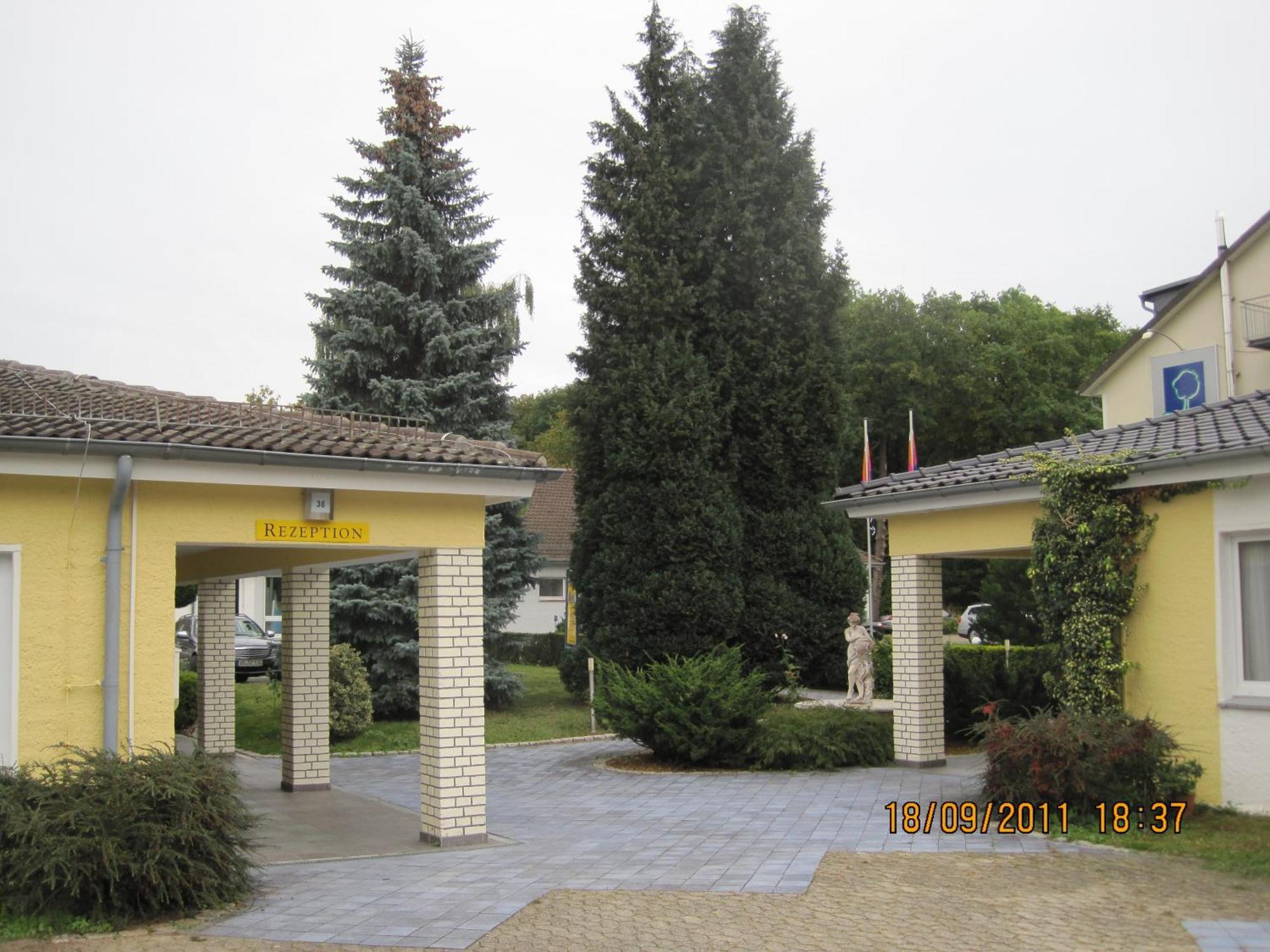 Hotel Merkur Garni Sarstedt Buitenkant foto